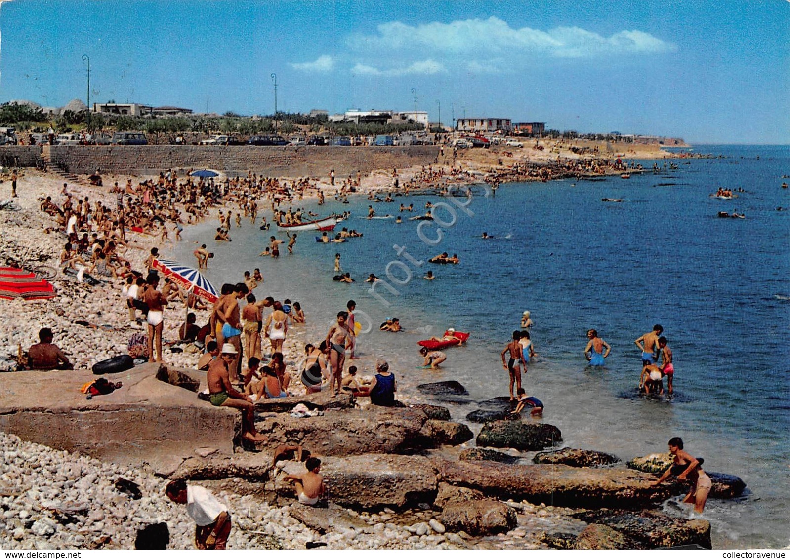 Cartolina Bisceglie Spiaggia Animata 1980 (Bari)