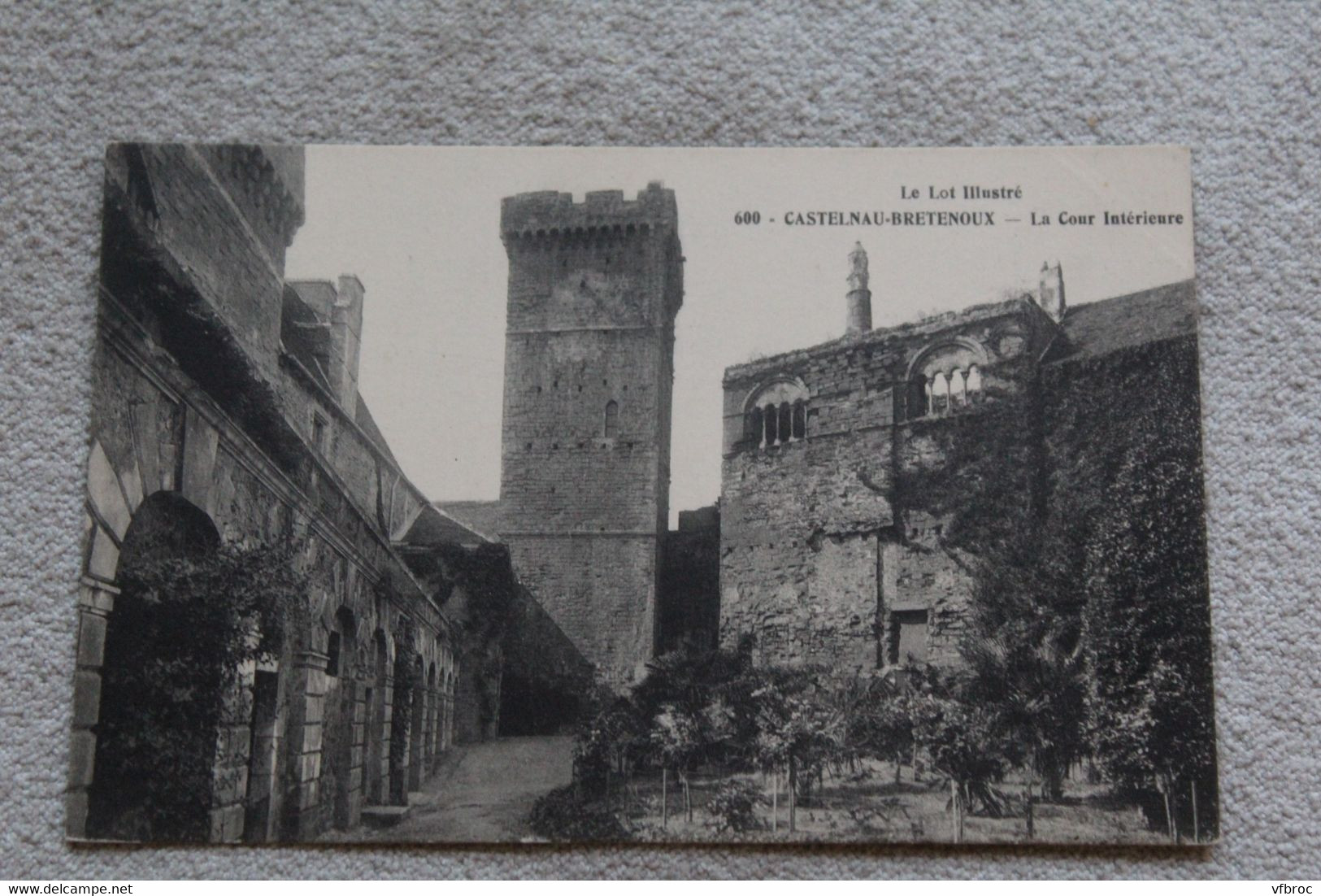 Castelnau Bretenoux, la cour intérieure, Lot 46