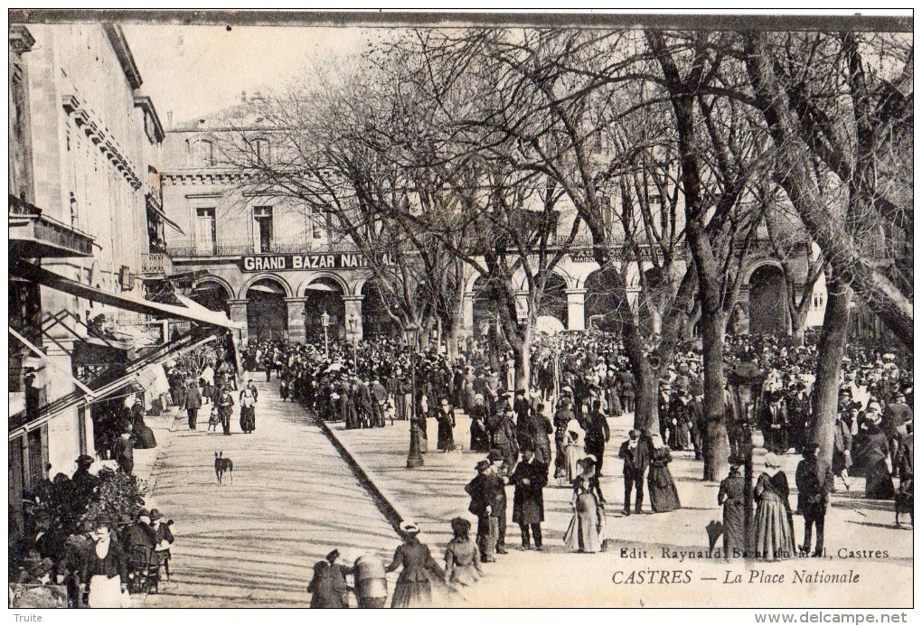 CASTRES LA PLACE NATIONALE JOUR DE FOULE