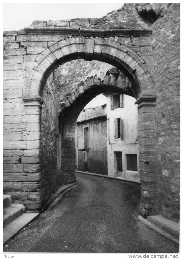 CAUMONT-SUR-DURANCE RUE MLLE DE SEYTRE DE PIEVERT CARTE PHOTO