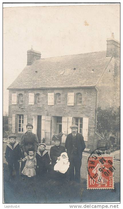 CC 160/  CARTE PHOTO  CHERBOURG   (50)  ????? AU DOS CHERBOURG MAI 1913??????