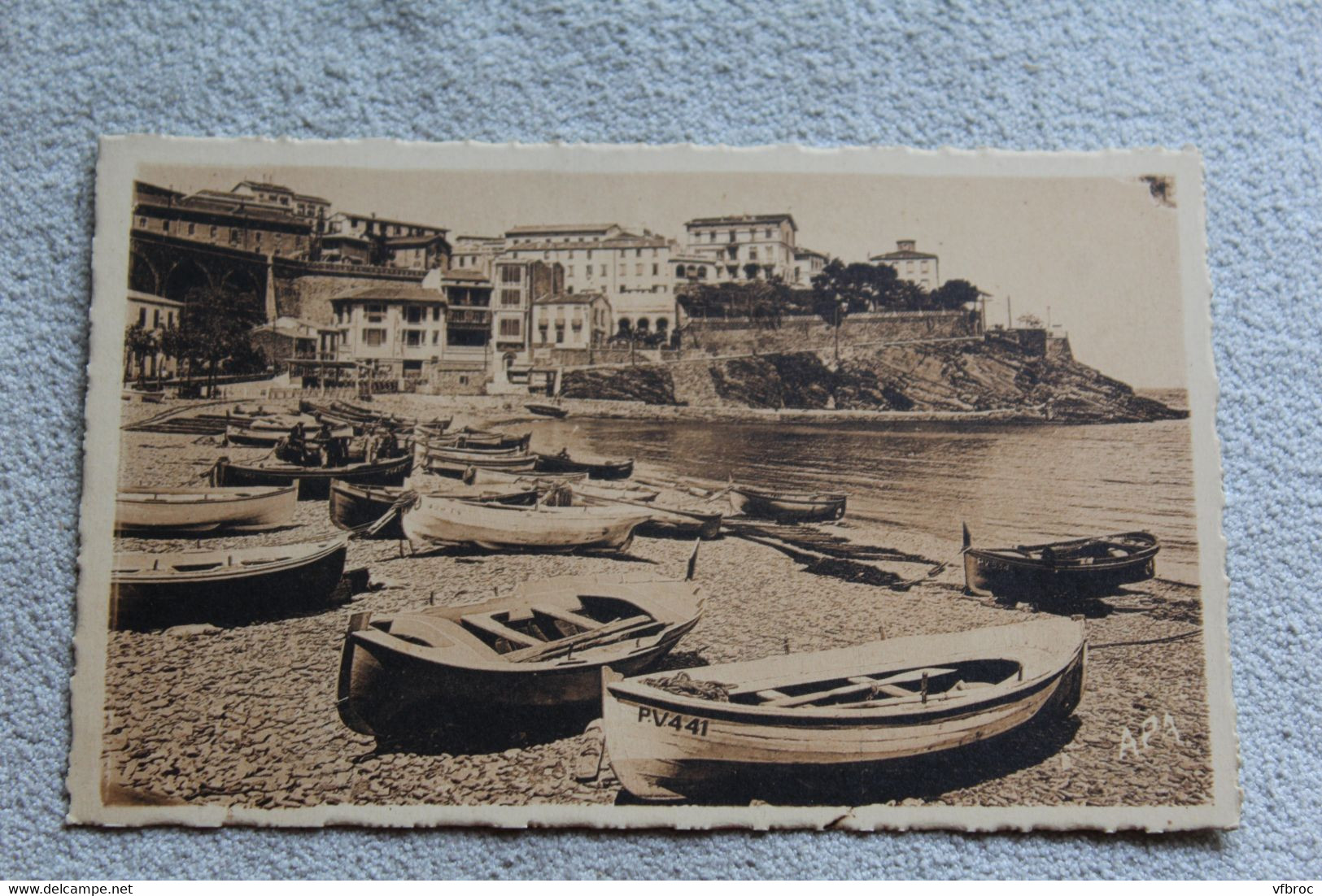 Cerbere, la plage et les villas au Nord, Pyrénées orientales 66