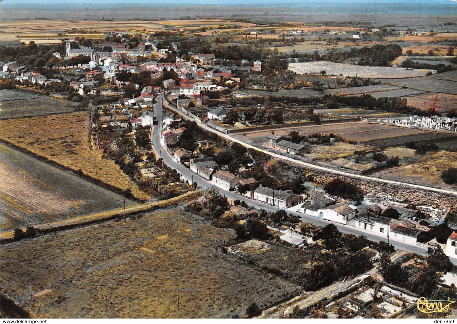 CHAILLE-les-MARAIS - La Route de Vouillé-les-Marais - Vue aérienne