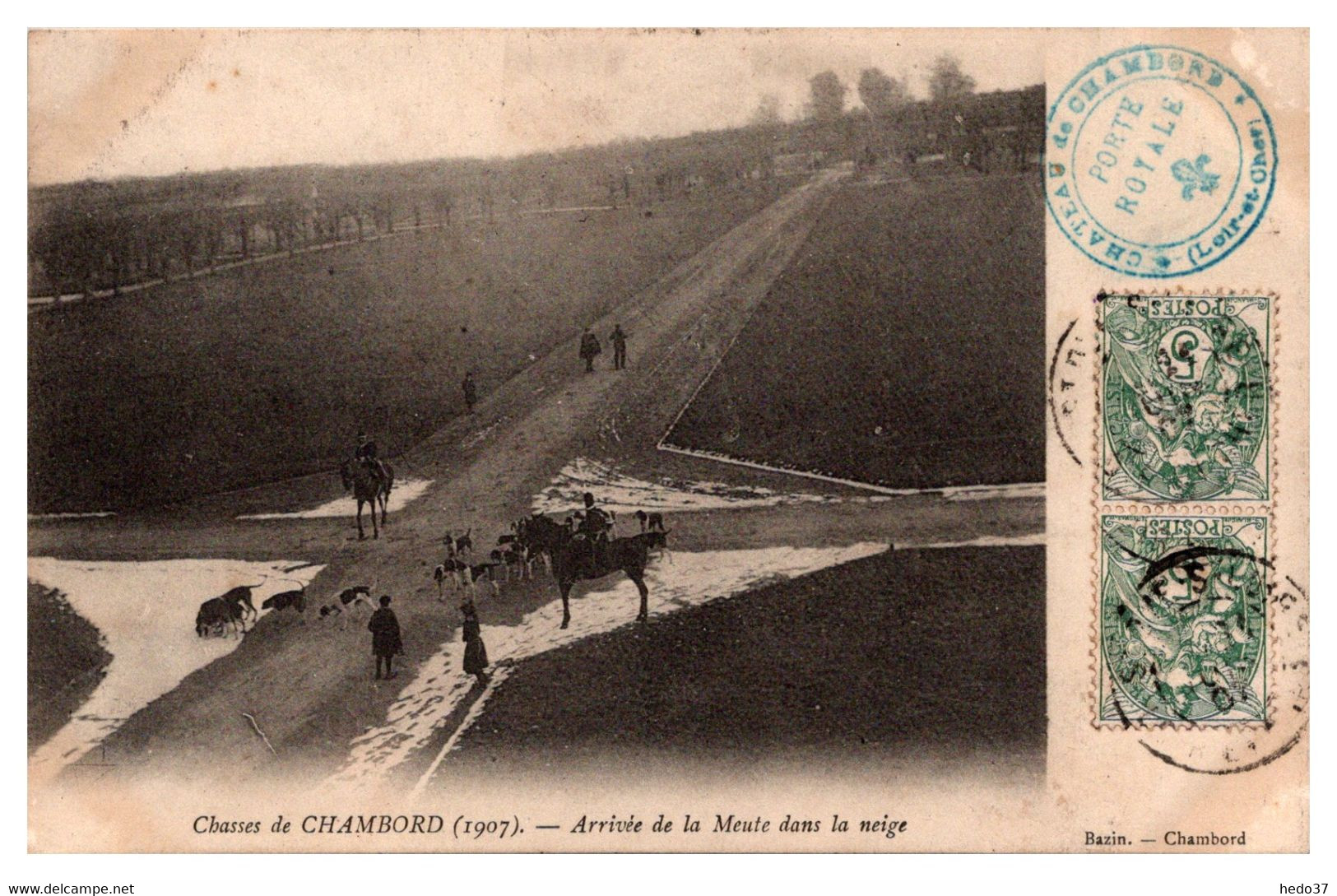 Chambord - Arrivée de la Meute dans la neige