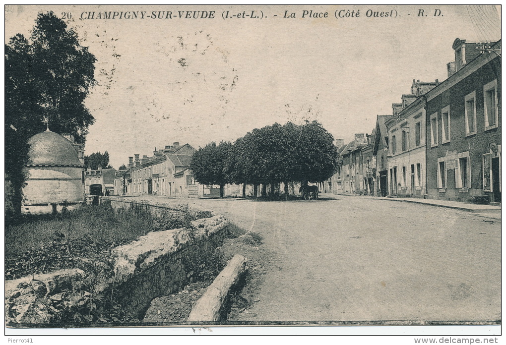 CHAMPIGNY SUR VEUDE - La Place