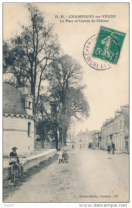 CHAMPIGNY SUR VEUDE - La Place