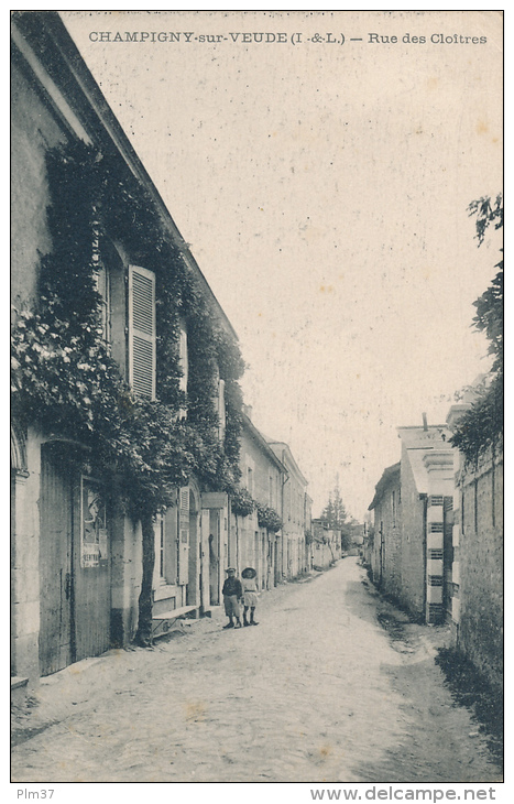 CHAMPIGNY SUR VEUDE - Rue des Cloitres