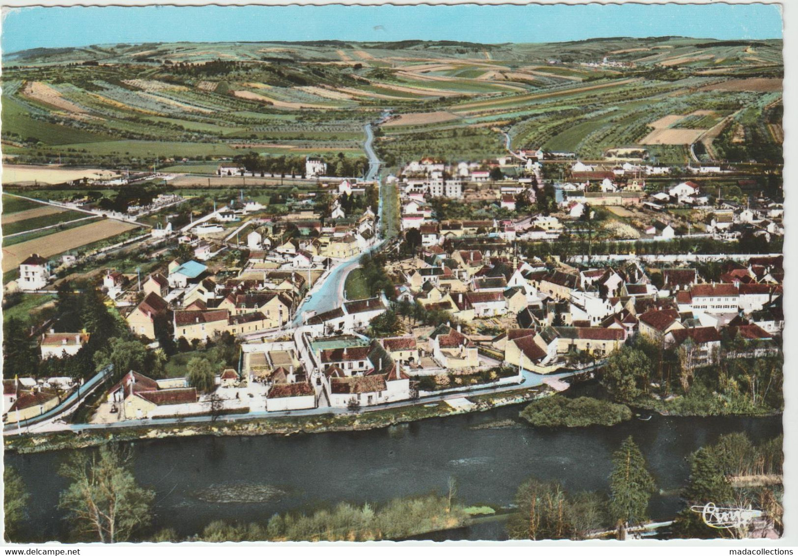 Champs sur Yonne  (89 - Yonne)  vue générale aérienne