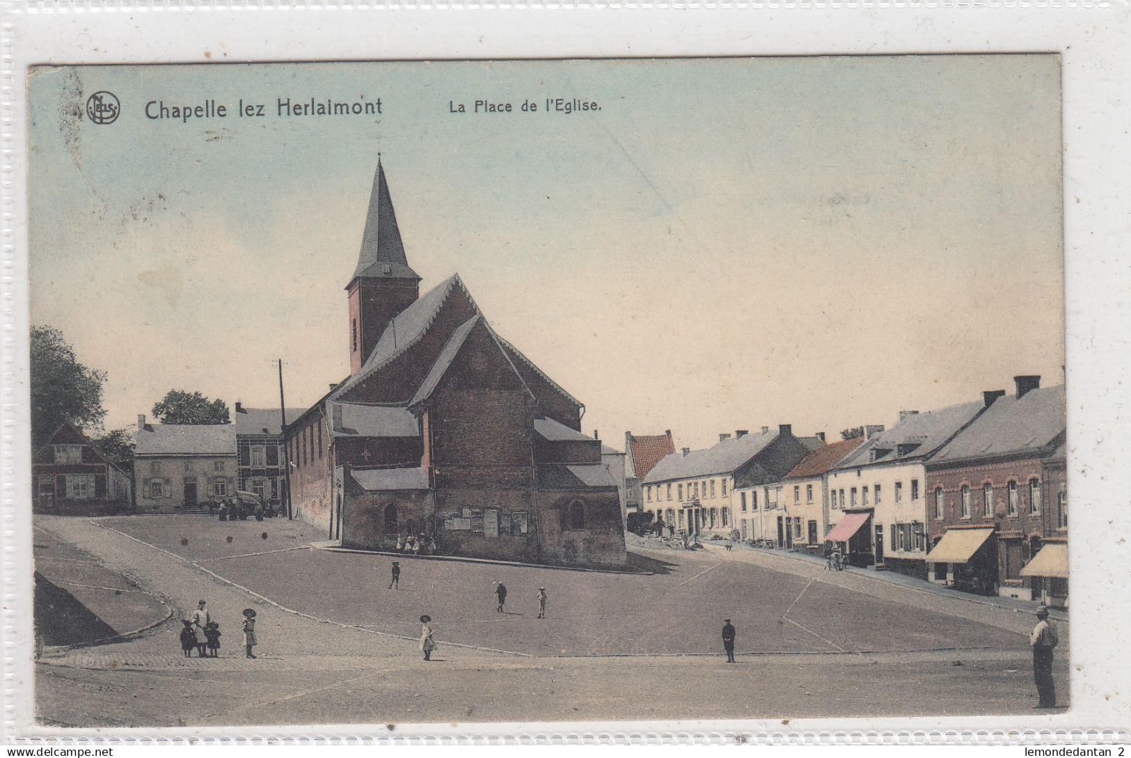 Chapelle lez Herlaimont. La Place de l'Eglise. *