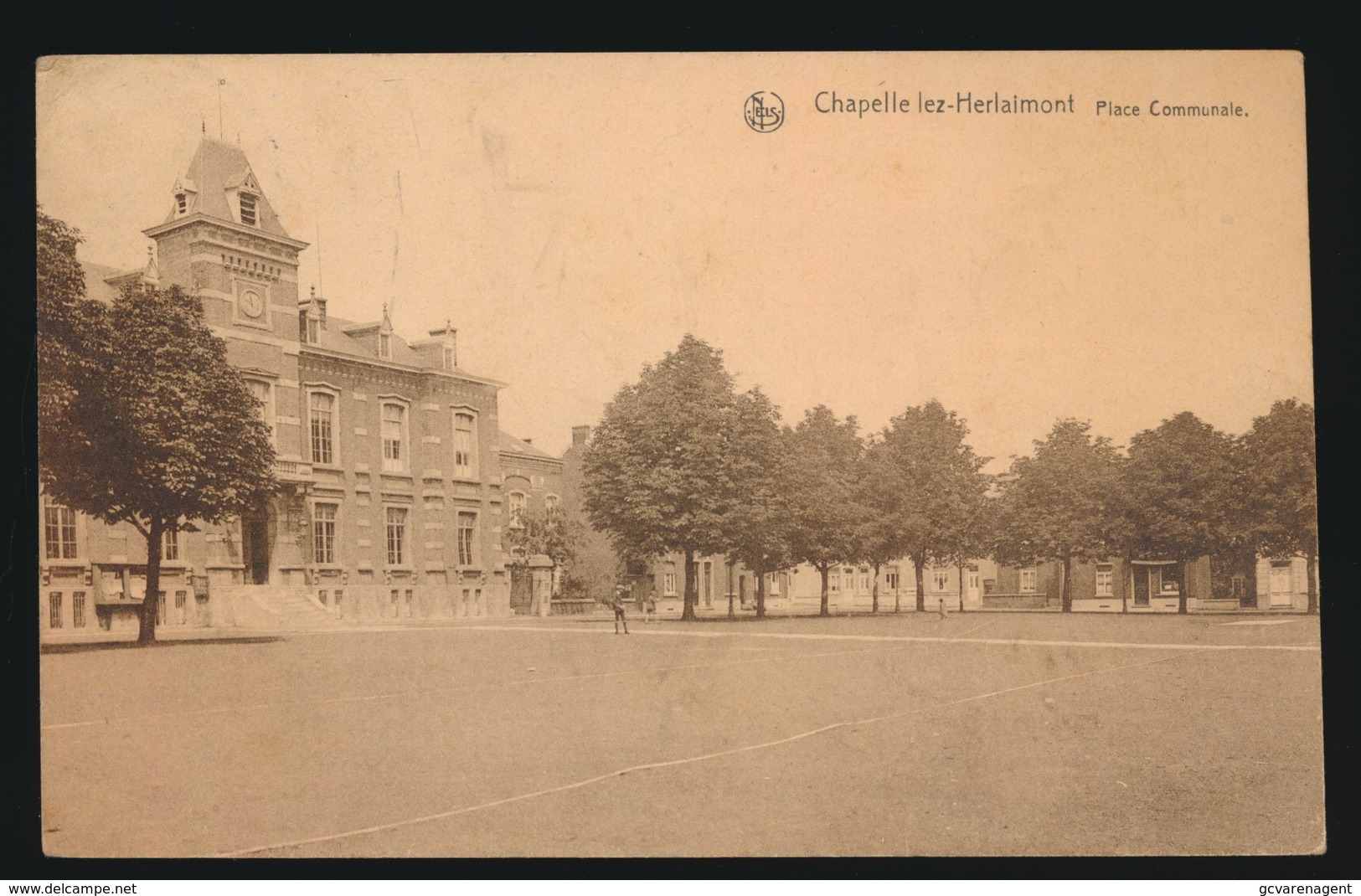 CHAPELLE LEZ HERLAIMONT  PLACE COMMUNALE