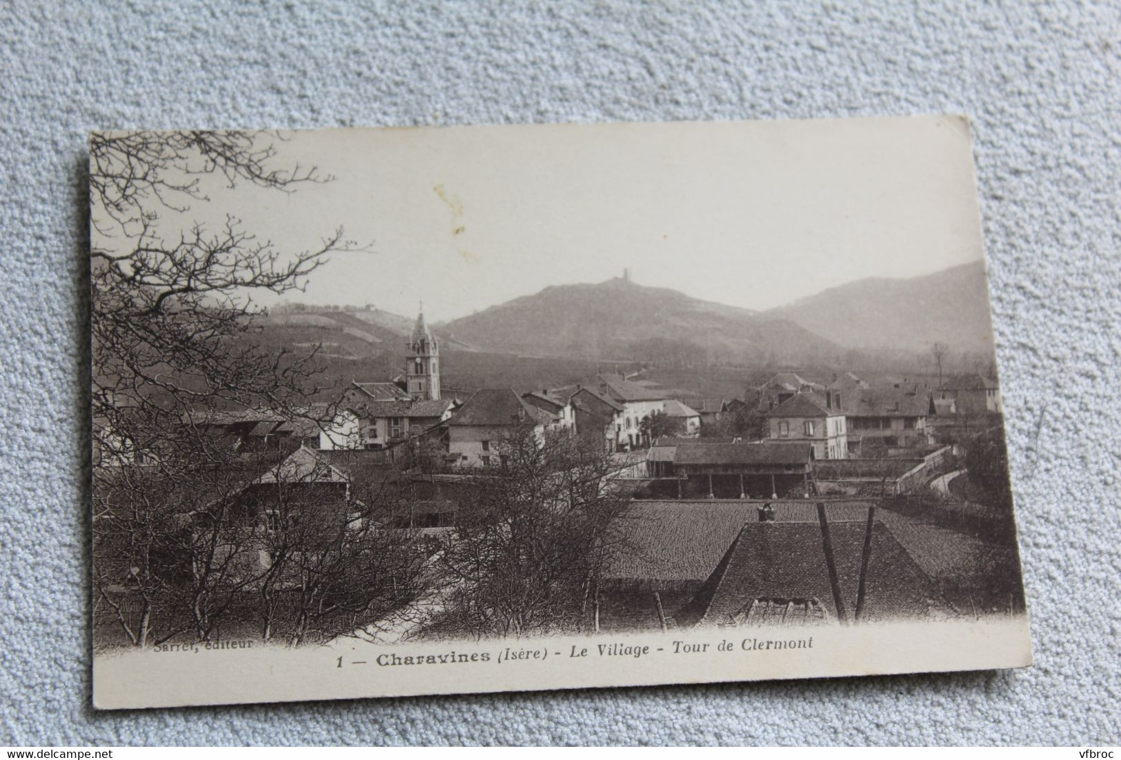 Charavines, le village, tour de Clermont, Isère 38