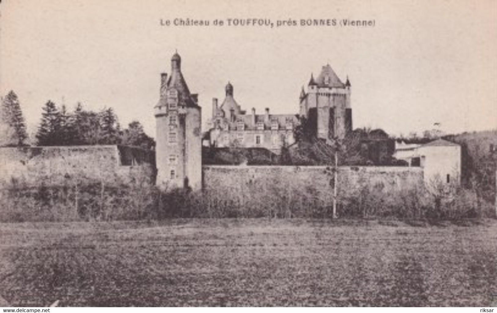 CHATEAU DE TOUFFOU(CHAUVIGNY)