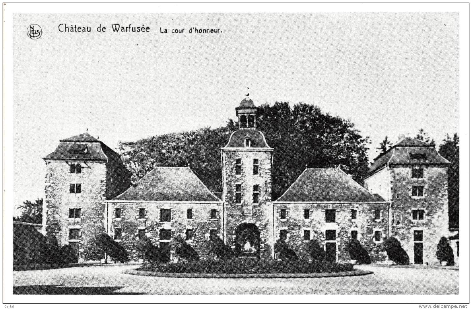 Château de WARFUSEE - La cour d'honneur