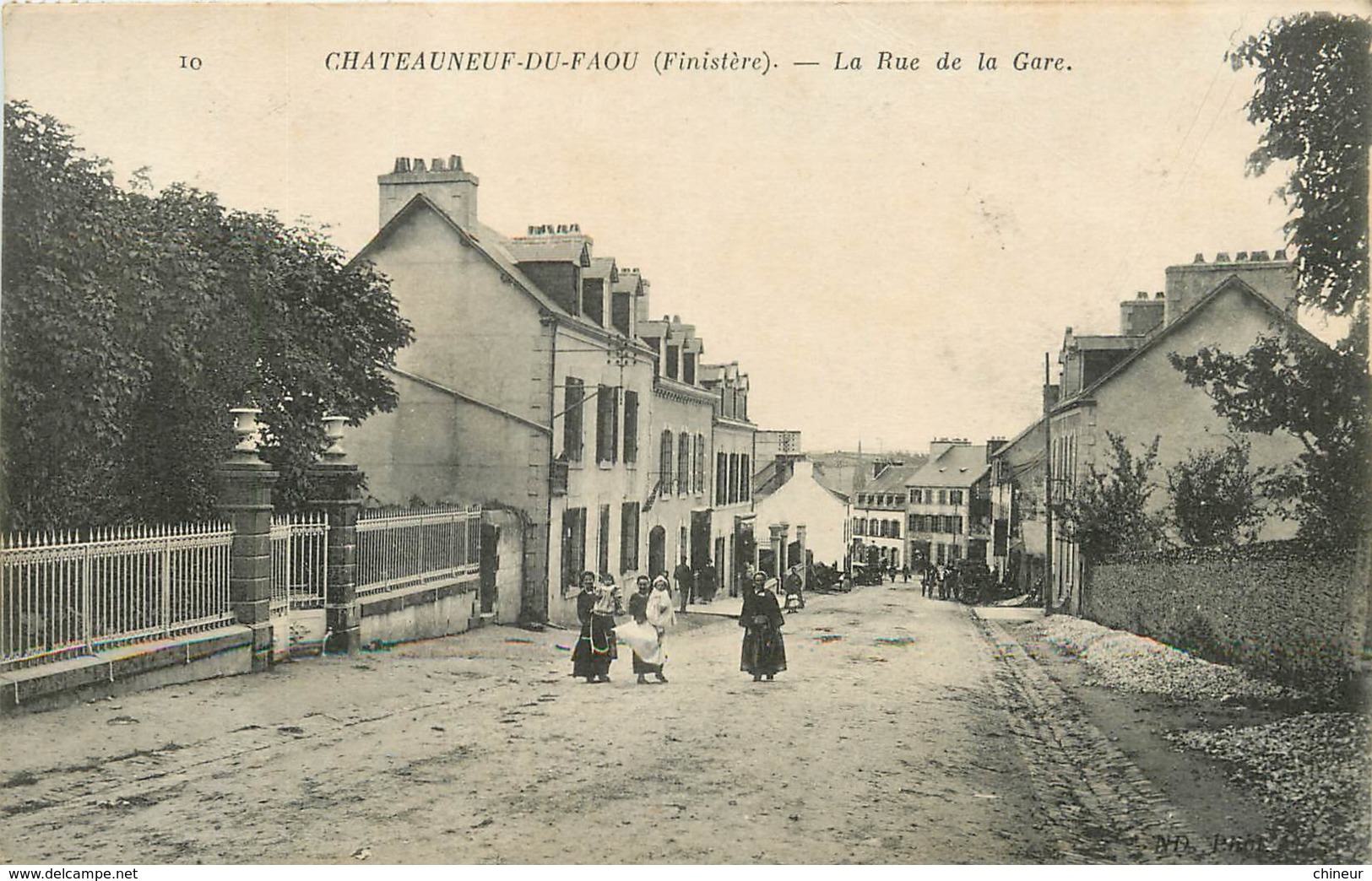 CHATEAUNEUF DU FAOU LA RUE DE LA GARE