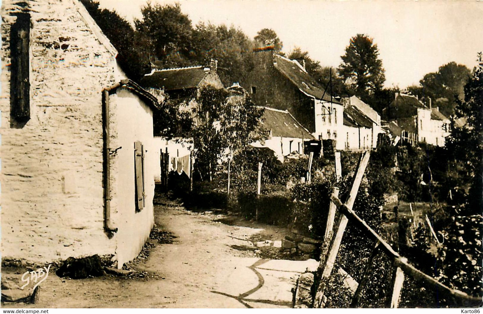 châteauneuf du faou * village hameau Rozaon