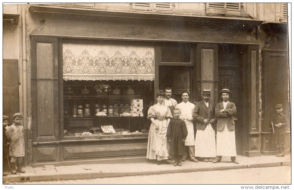 CHATEL-GUYON CARTE PHOTO COMMERCE AU NUMERO 72