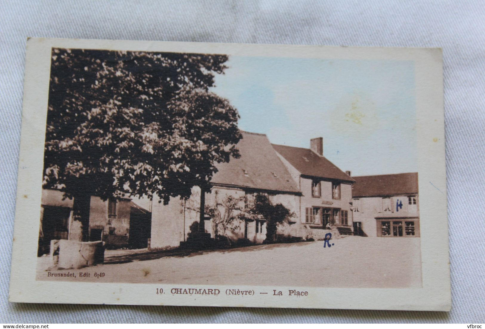 Chaumard, la place, Nièvre 58