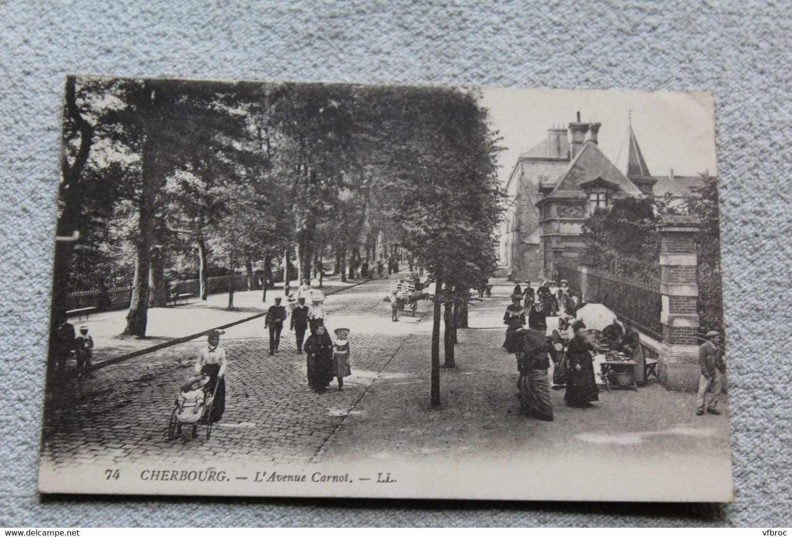 Cherbourg, l'avenue Carnot, Manche 50