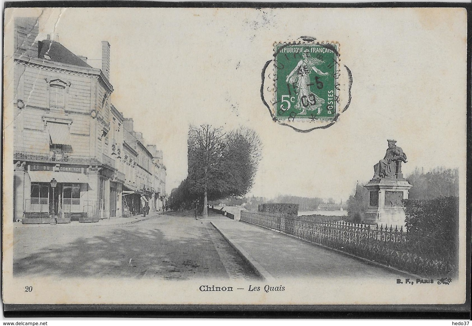 Chinon - Les Quais - plis