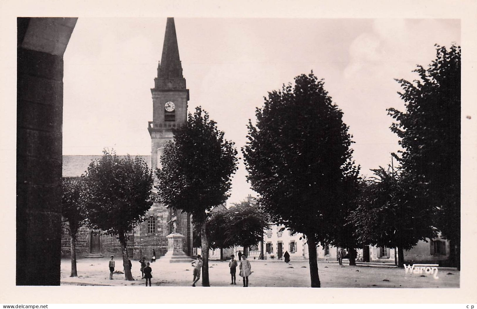 Cleguerec - L'Eglise et la Place - CPSM °J