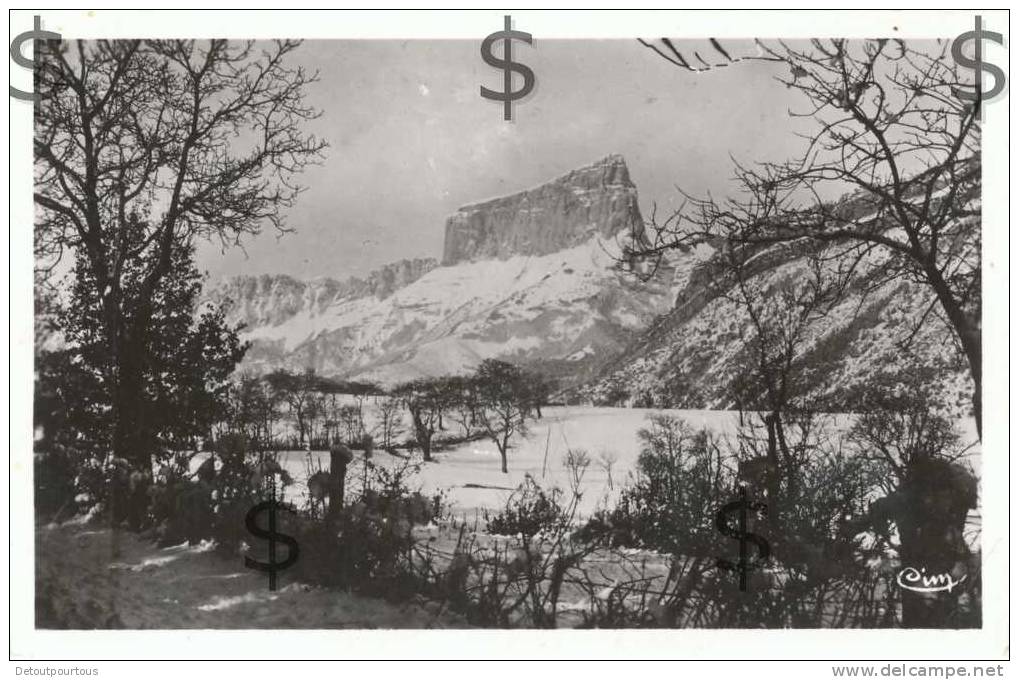 CLELLES EN TRIEVES Isère 38 : le mont Aiguille vu de Clelles en hiver  1951