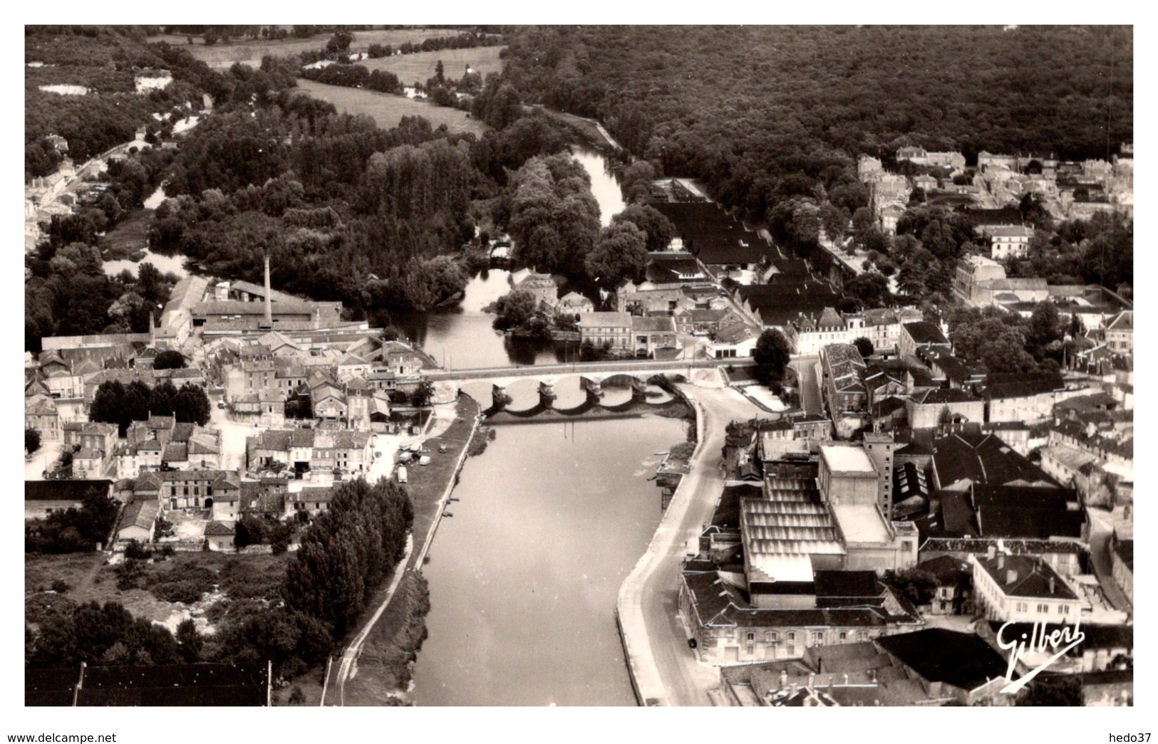 Cognac - Vue sur les Chais Otard et Hennessy