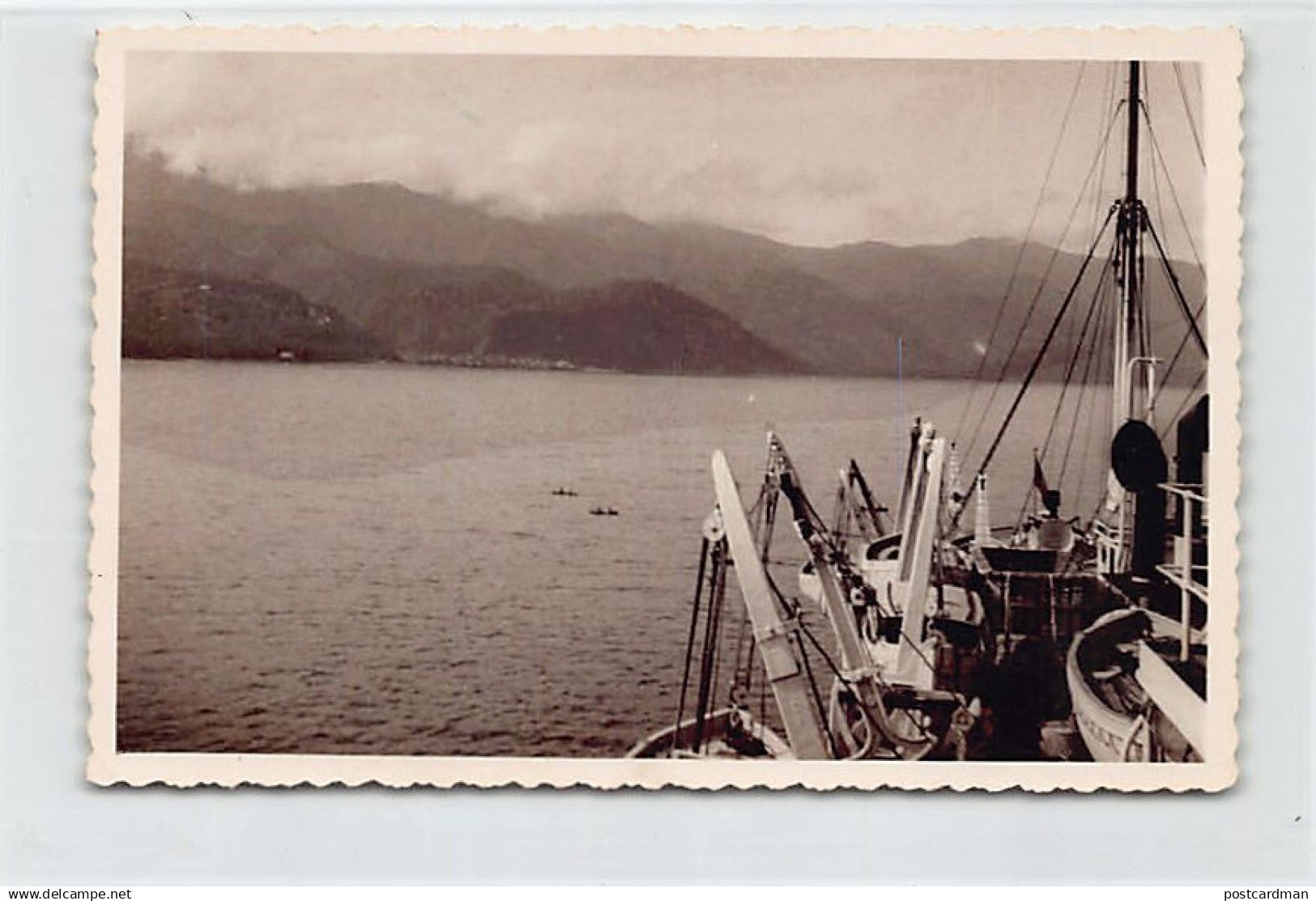 Comores - L'Explorateur Grandidier devant la Grande-Comore, Octobre 1939 - CARTE PHOTO