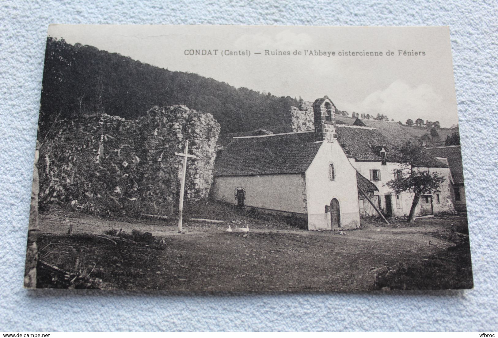 Condat, ruines de l'abbaye cistercienne de Féniers, Cantal