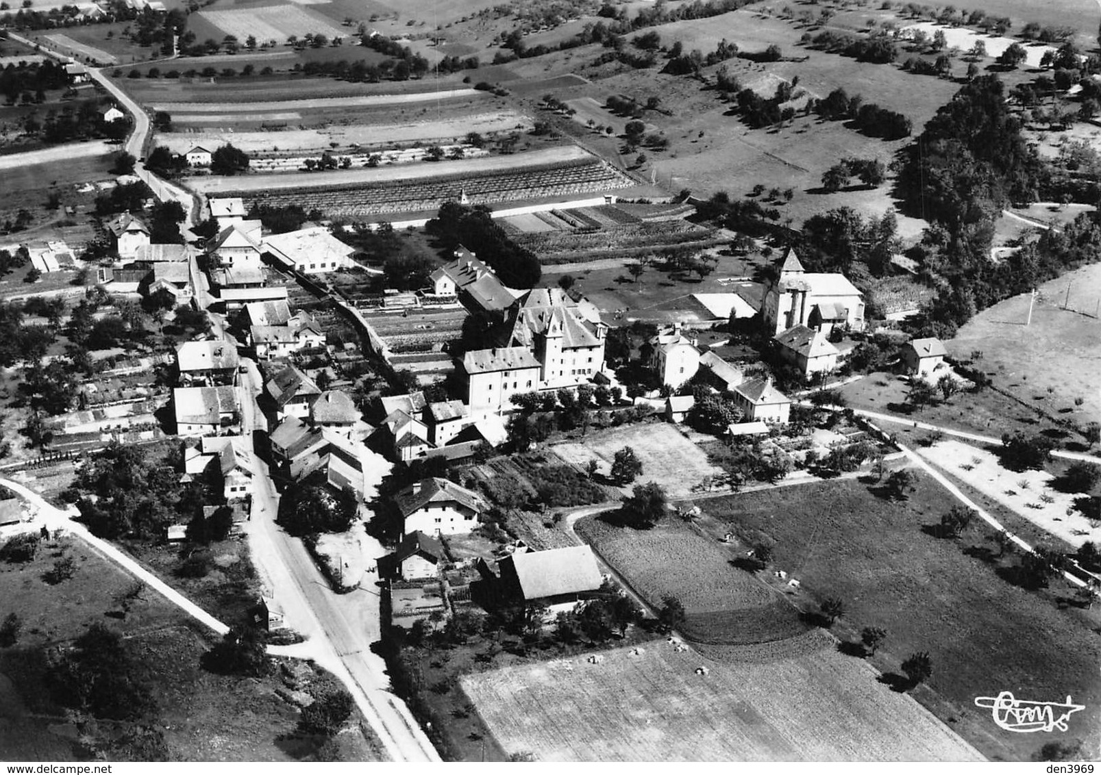 CONTAMINE-sur-ARVE - L'Ecole d'Agriculture et l'Eglise - Vue aérienne