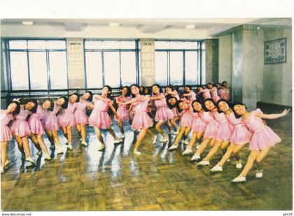 COREE DU NORD , PYONGYANG - Les petites Gymnastes - Gymnastique artistique