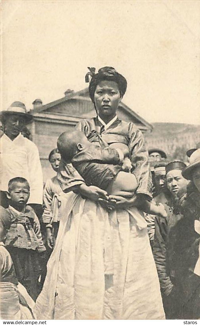 Corée du Sud - Femme portant un bébé