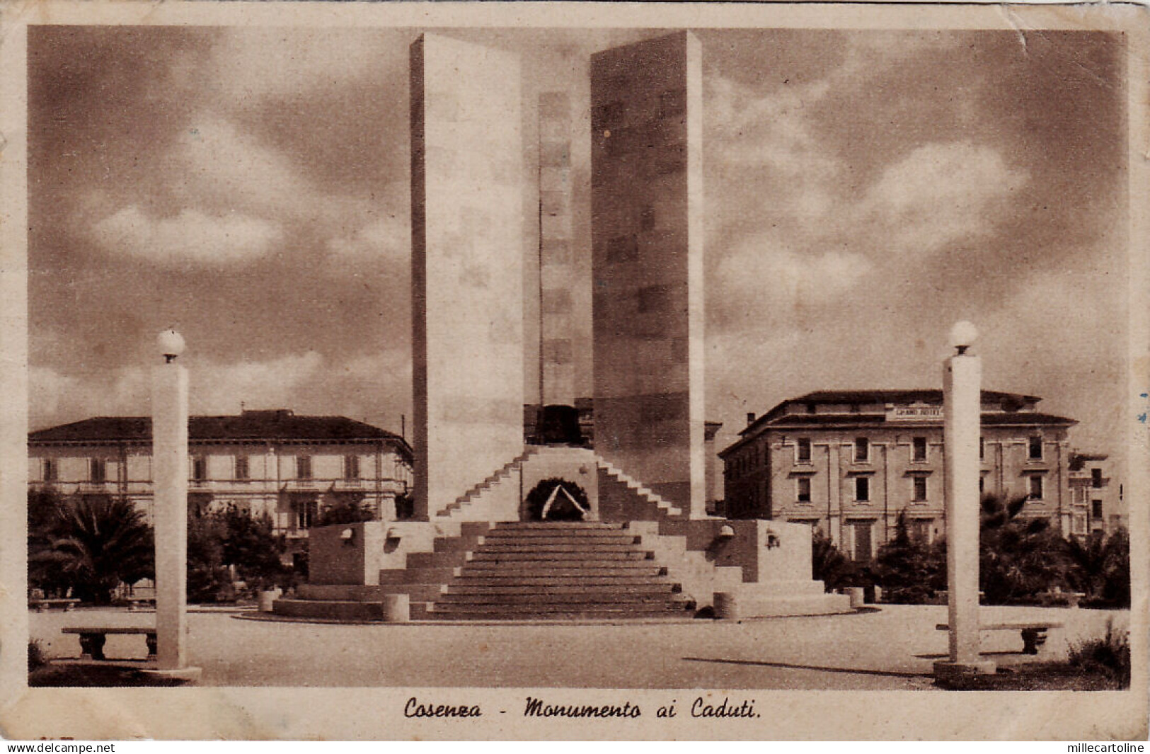 #COSENZA: MONUMENTO AI CADUTI