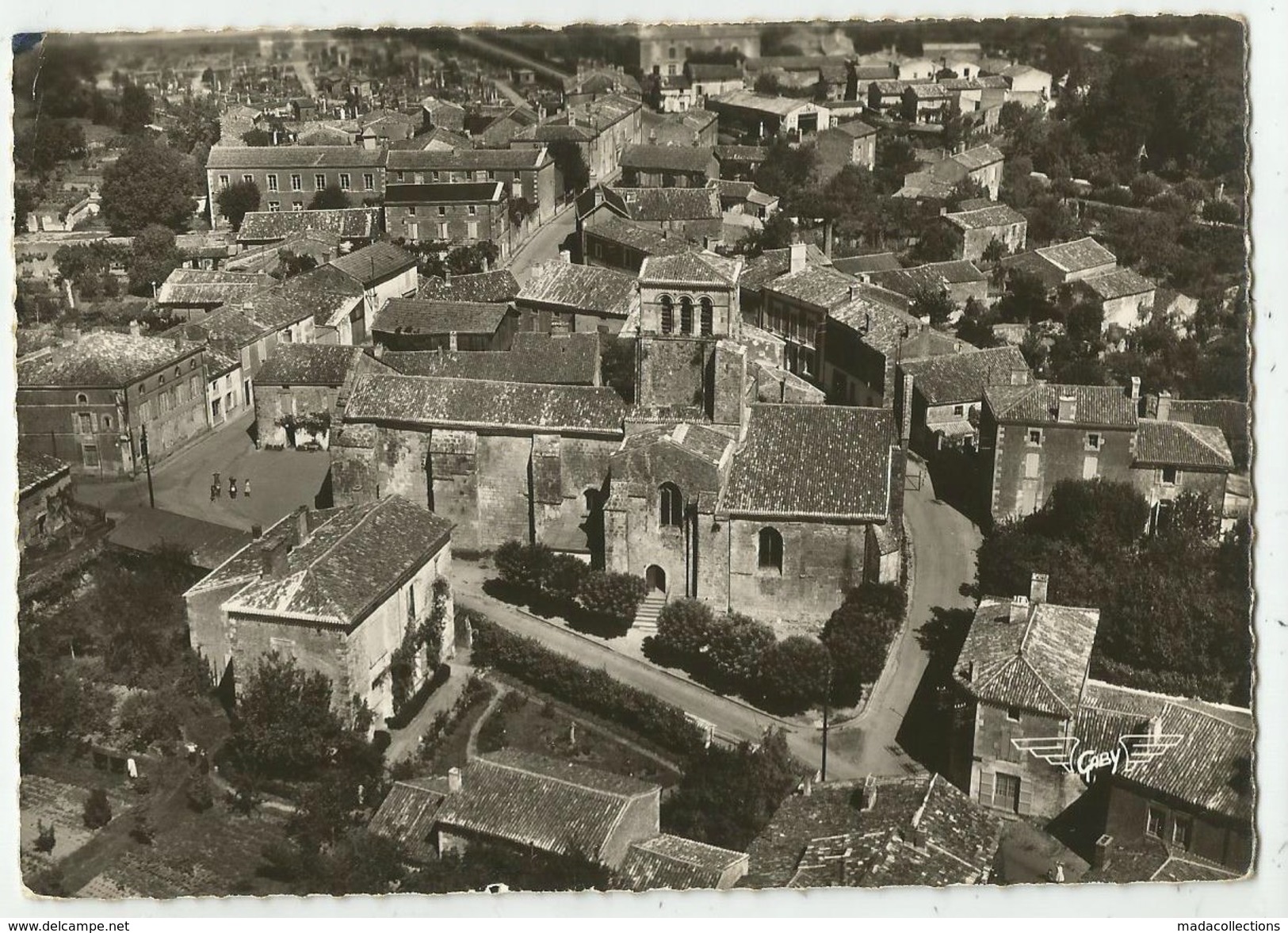 Coulonges sur l'Autize (79-Deux-Sèvres)  L'Eglise