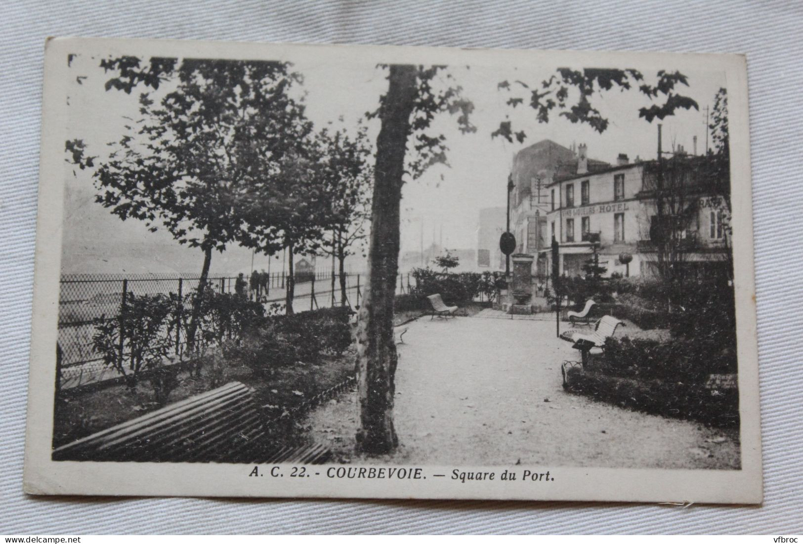 Courbevoie, square du port, Hauts de Seine 92