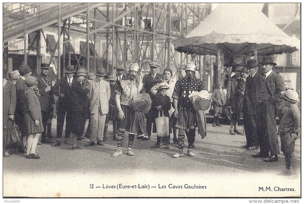 cp 28 LEVES Les caves Gauloises  ( parc d'attraction A FOLTIER Manège Gaulois )  carrousel super 8