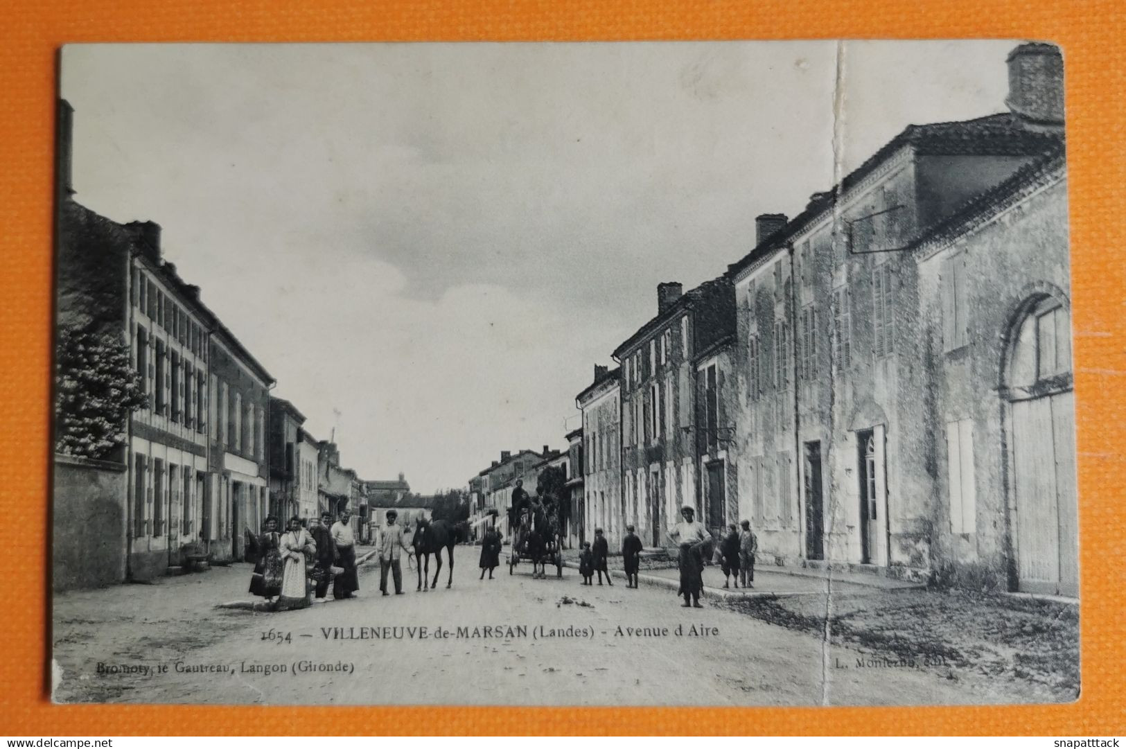 CP animée Villeneuve de Marsan - Avenue d'aire - circulé