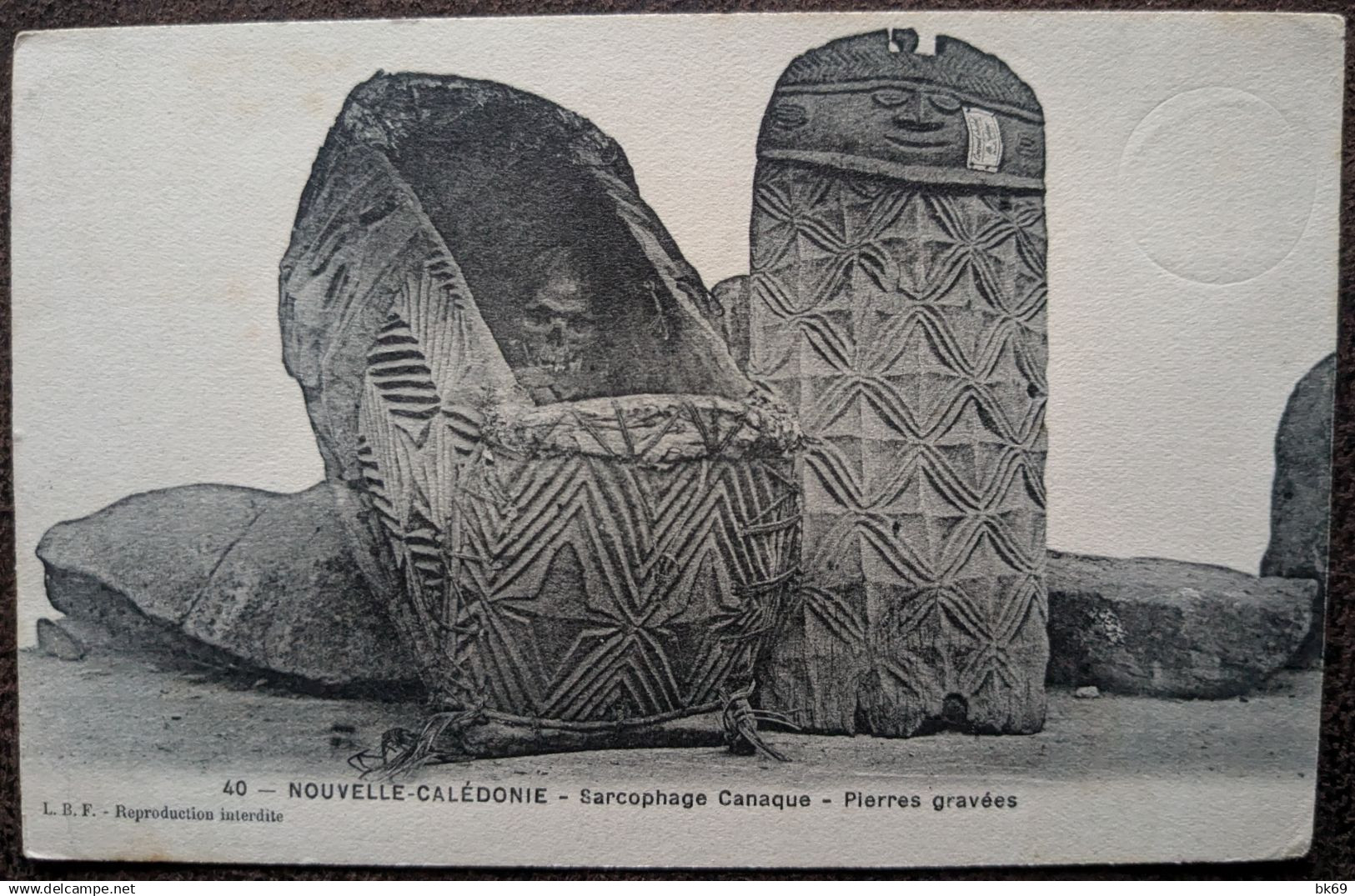 CP Pierres gravées, Sarcophage Canaque, Tête de Mort Colonies Françaises, Nouméa 1 Aout 1911 Nouvelle Calédonie