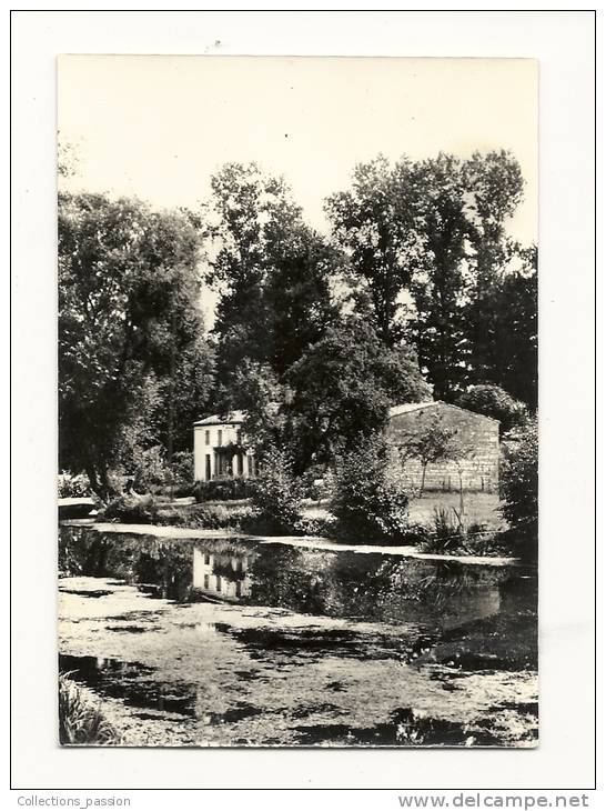 cp, Poitou-Charentes, Marais Poitevin, Maison dans le Marais passé Coulon