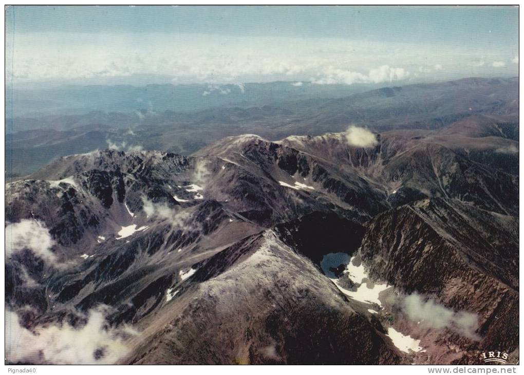 cp , RÉGIONS , LANGUEDOC-ROUSSILLON , En Roussillon , Le massif du Canigou (Altitude 2785m.) vu du ciel