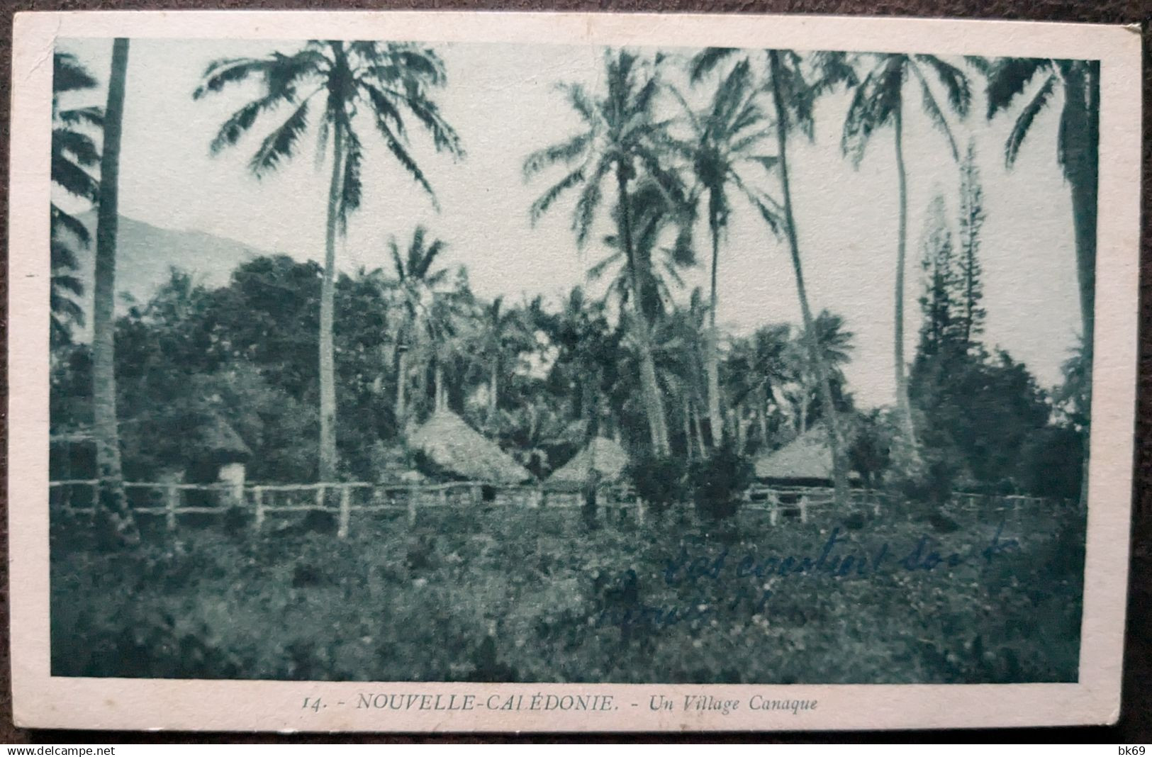 CP Un  Village Canaque, Cases Colonies Françaises, 18 Novembre 1935 N Calédonie