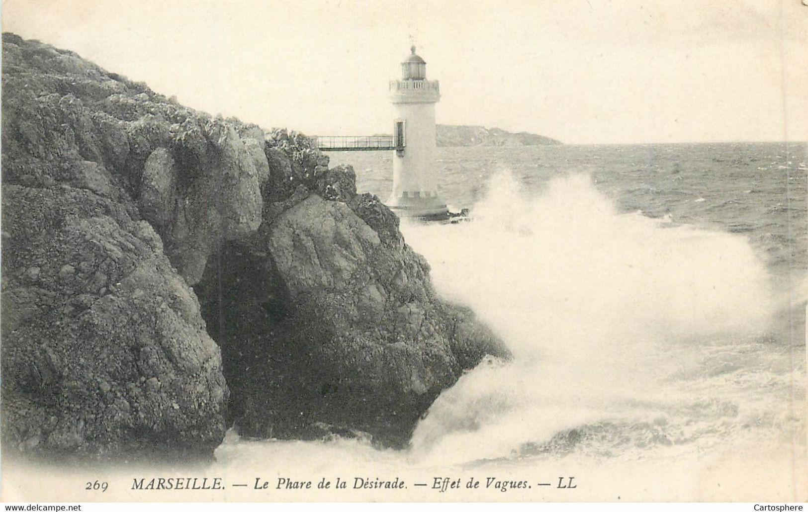 CPA 13 Bouches du Rhone Marseille Vieux Port, Saint Victor, Le Panier Le Phare de la Désirade Effet de Vagues