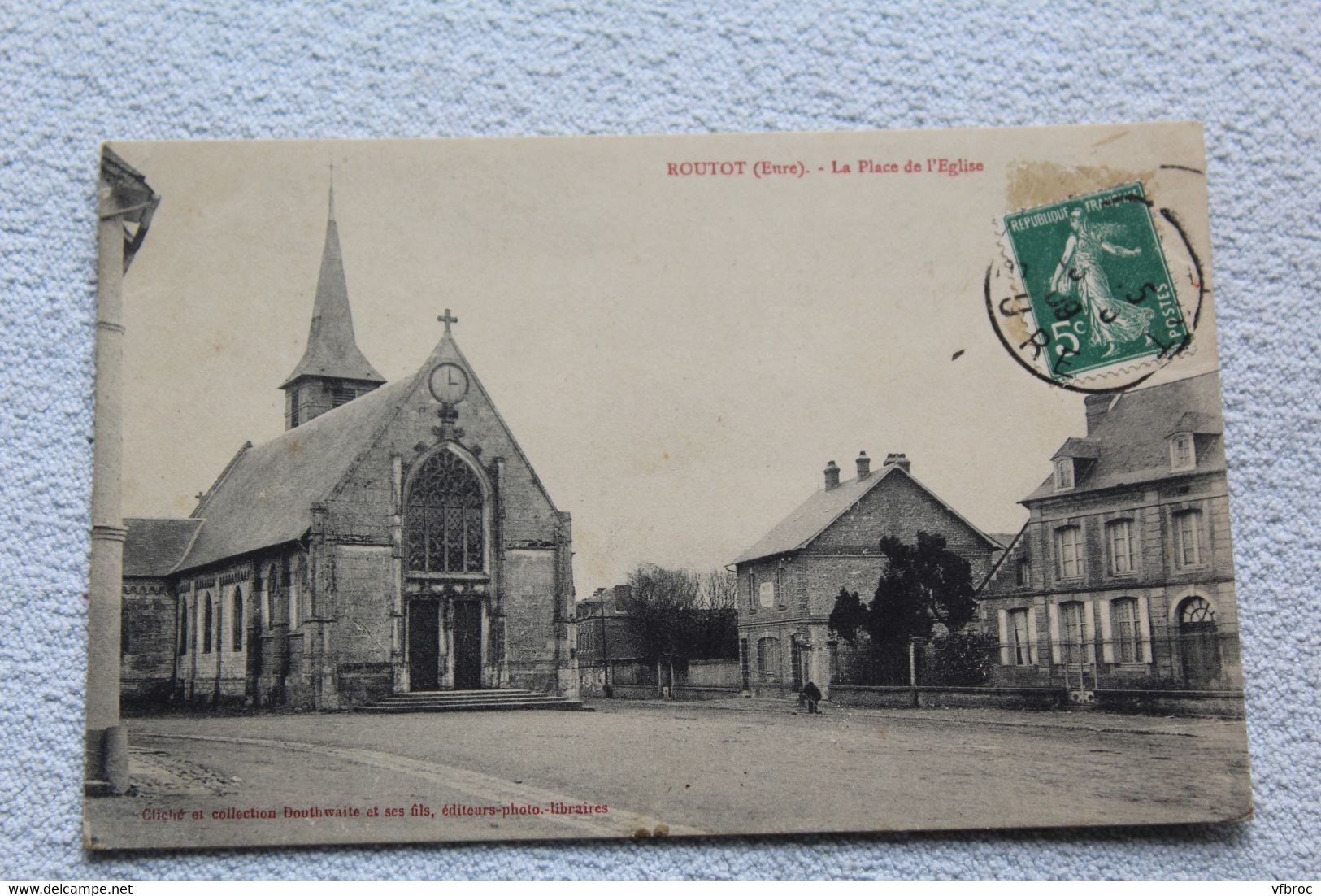 Cpa 1909, Routot, la place de l'église, Eure 27