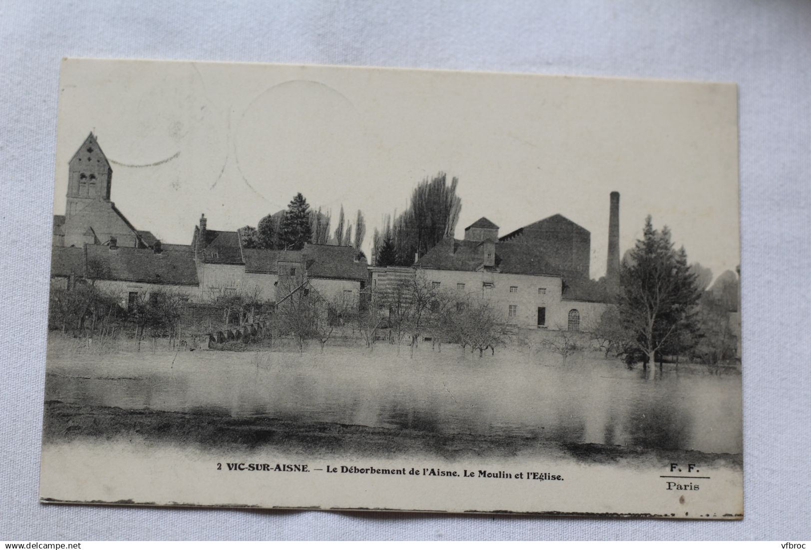 Cpa 1910, Vic sur Aisne, le débordement de l'Aisne, le moulin et l'église, Aisne 02