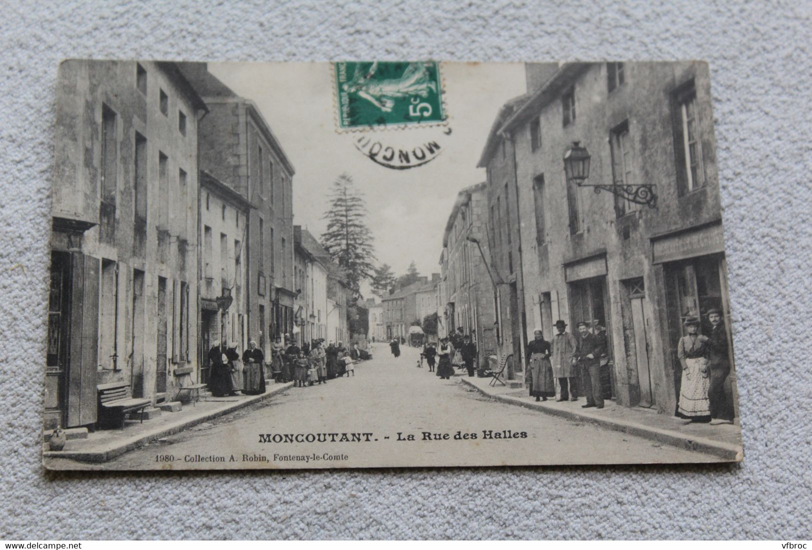 Cpa 1911, Moncoutant, la rue des halles, deux Sèvres