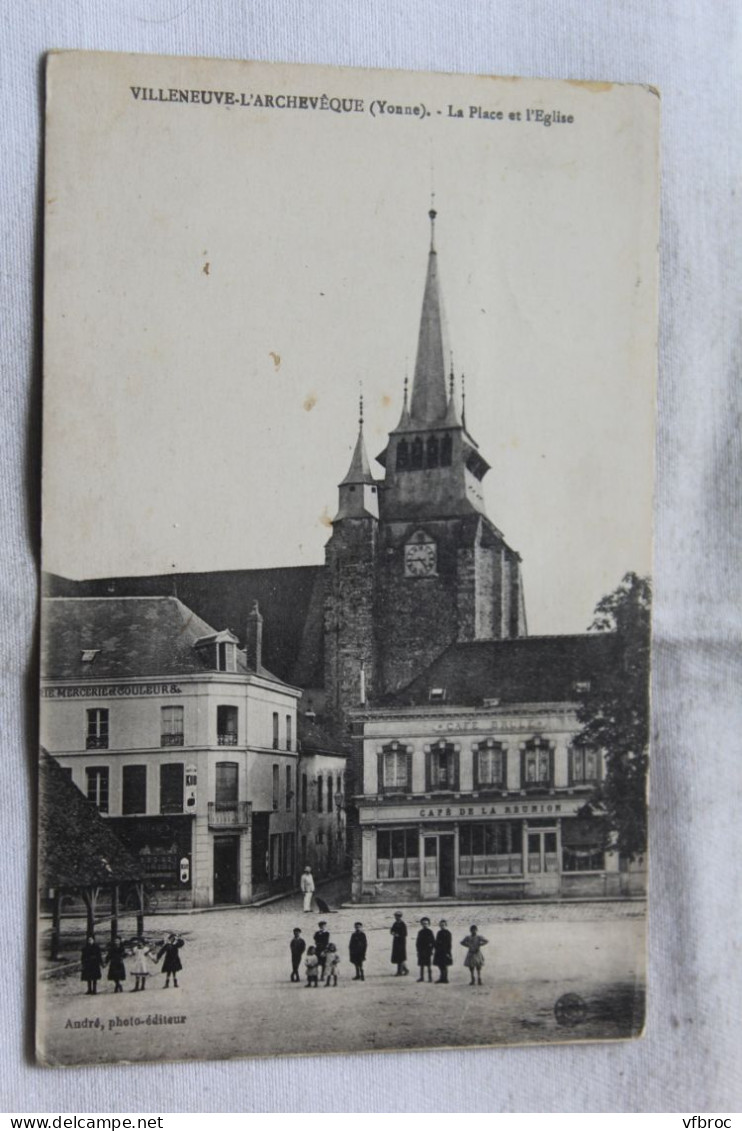 Cpa 1918, Villeneuve l'Archevêque, la place et l'église, Yonne 89