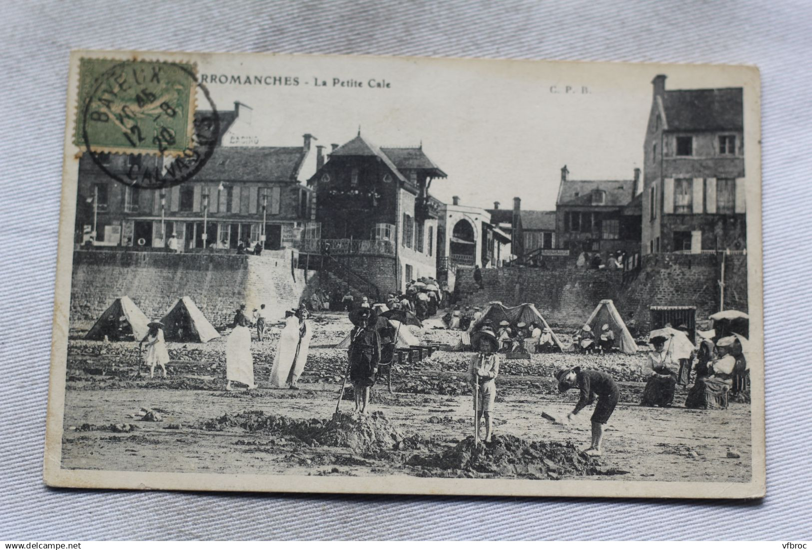 Cpa 1920, Arromanches, la petite cale, Calvados 14