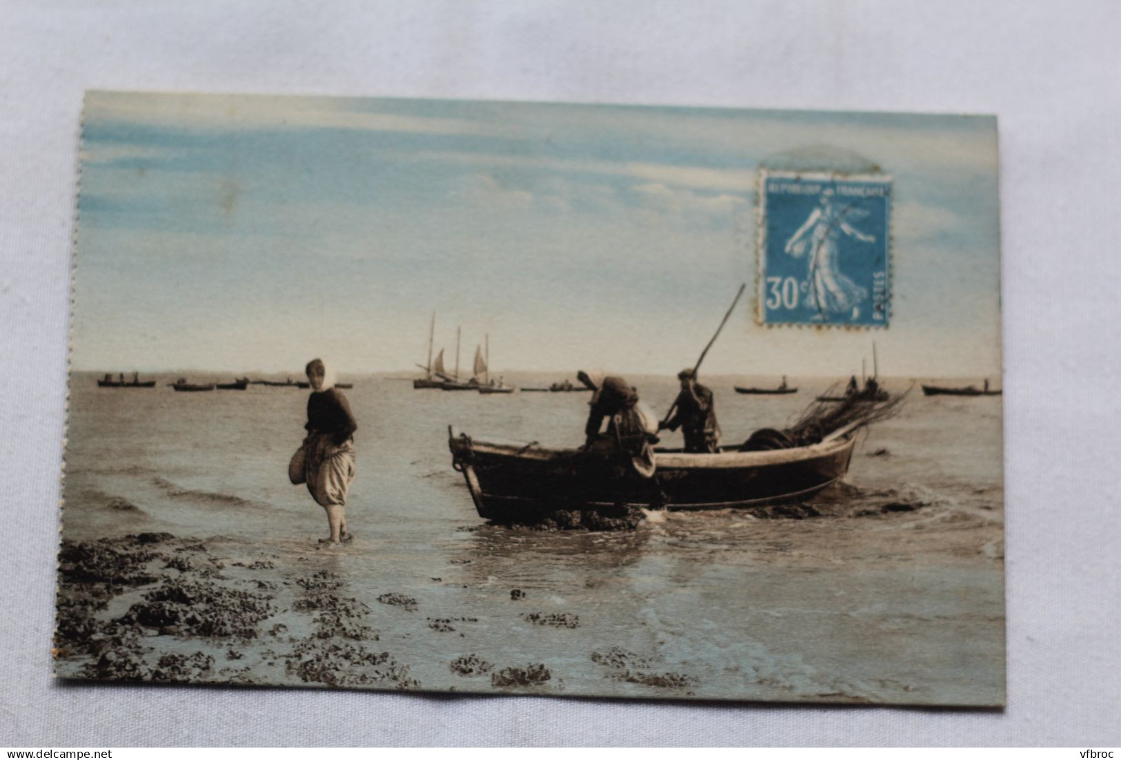 Cpa 1926, Chatelaillon plage, pêcheurs de moules rentrant des Bouchots, Charente Maritime 17