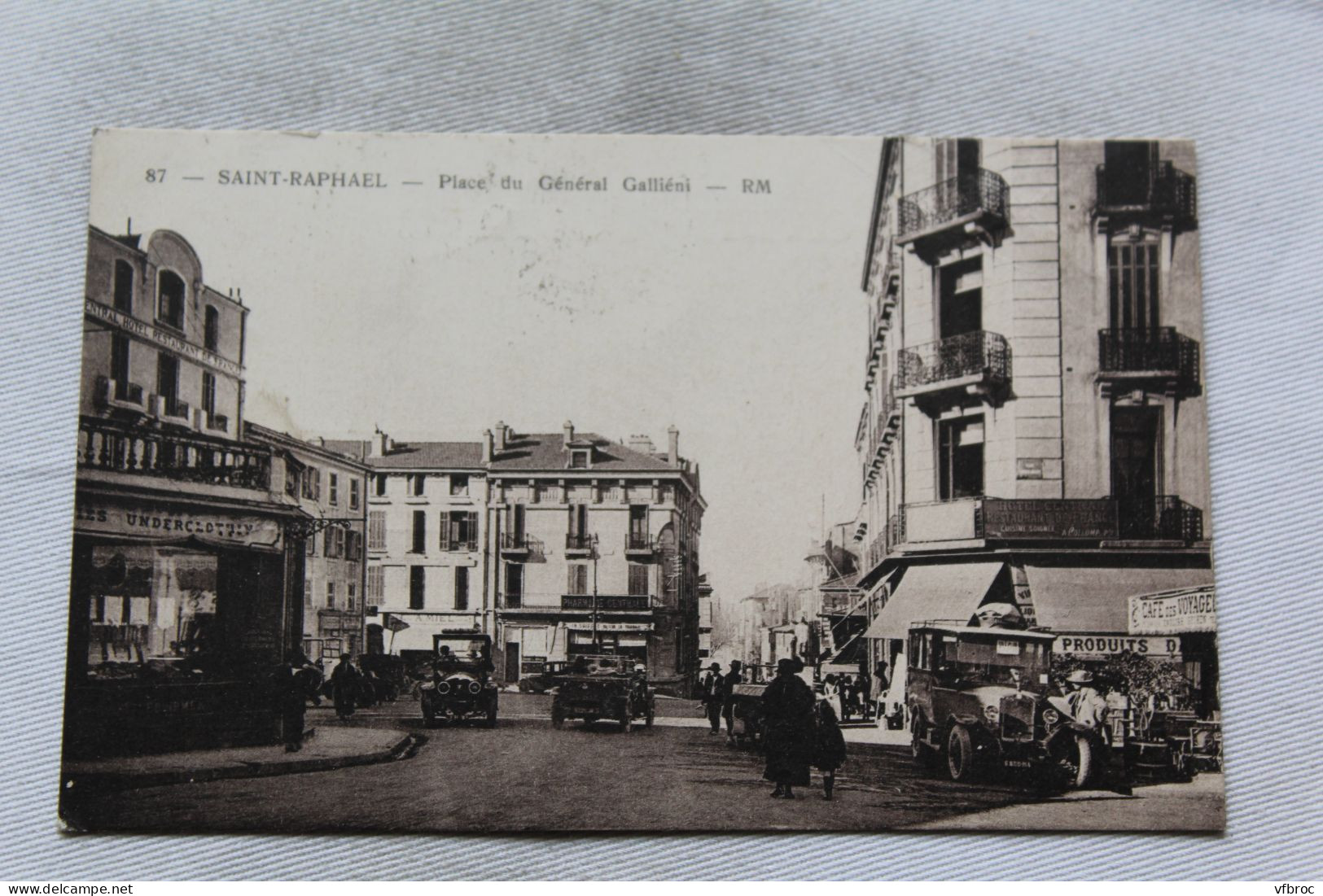 Cpa 1930, Saint Raphael, place du général Galliéni, Var 83