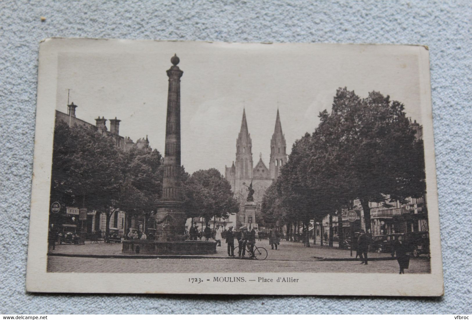 Cpa 1934, Moulins, place d'Allier 03