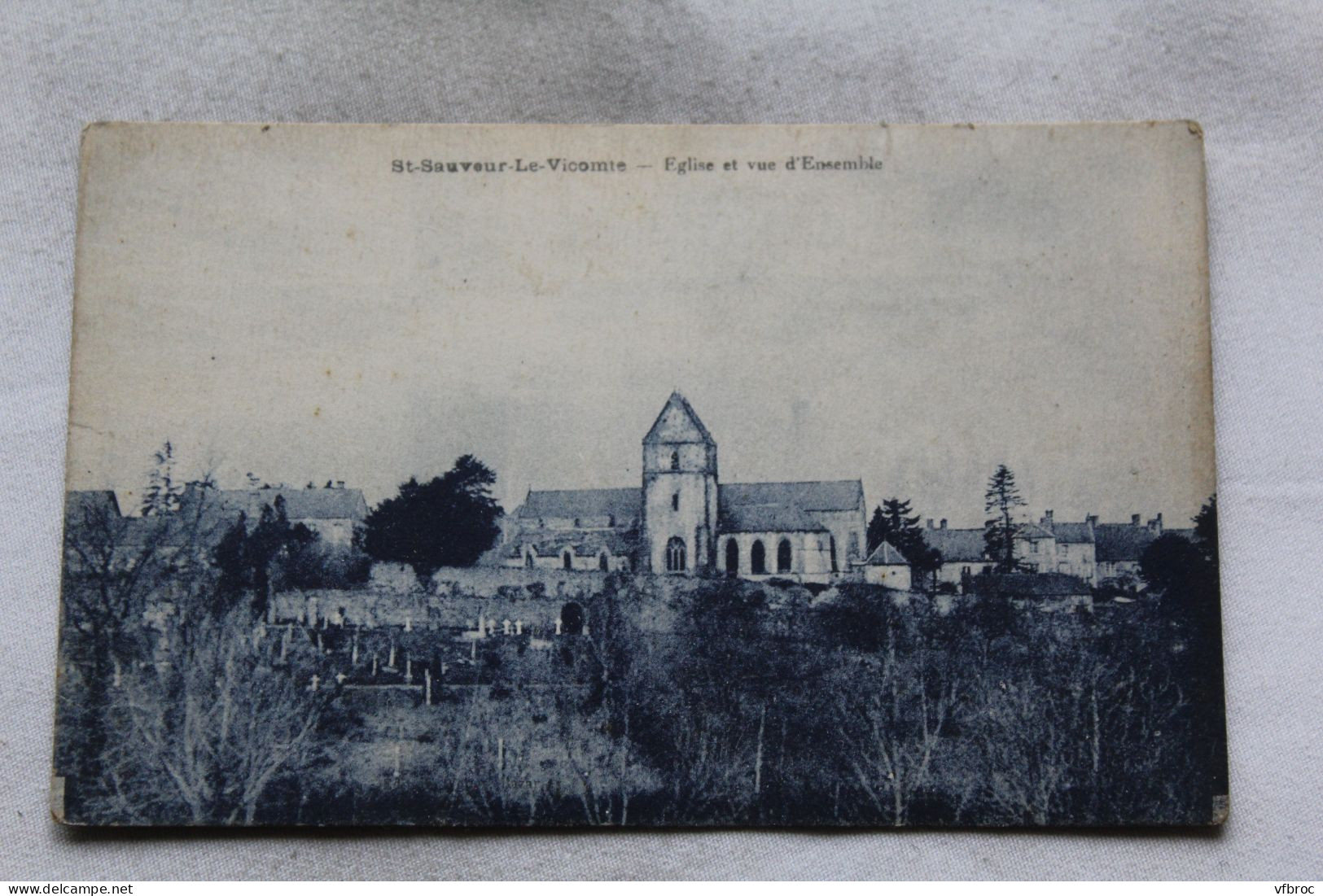 Cpa 1943, Saint Sauveur le Vicomte, église et vue d'ensemble, Manche 50